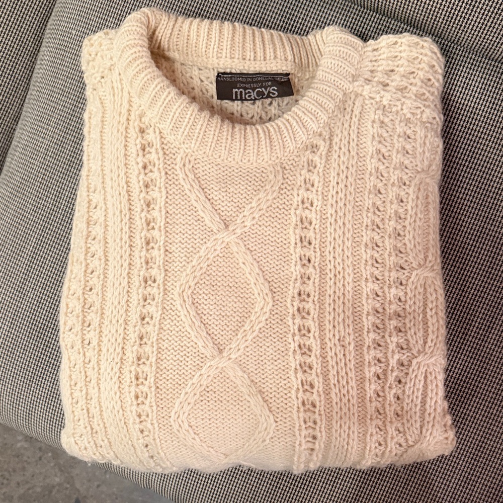 Macy's Men's Sweater in Cream Cable Knit
